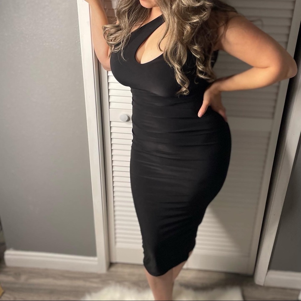 New -Mia cut out one shoulder dress double layer 🔥